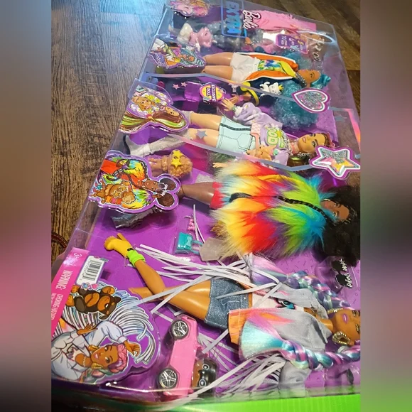 Barbie Extra Fashion Dolls 5-Pack 6 Pets & 70 Styling Pieces Clothes Accessories - Picture 8 of 11